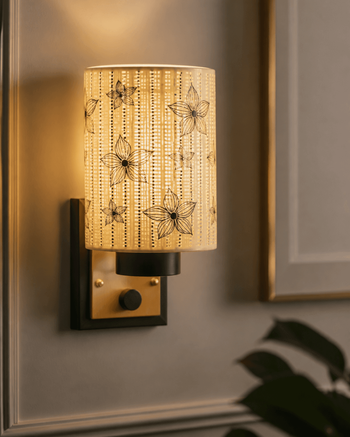 Floral Pattern Cylinder Wall Lamp
