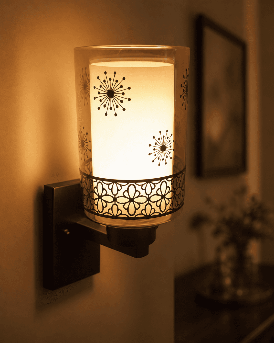 Decorative Pattern Glass Wall Sconce